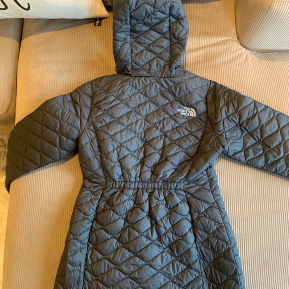 COPY - Girls Northface face jacket - Picture 2 of 3